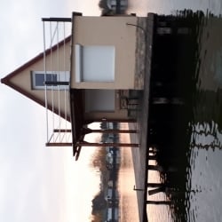 Április pecalak, úszó falu, bokodi tó, stég kiadó használt eladó