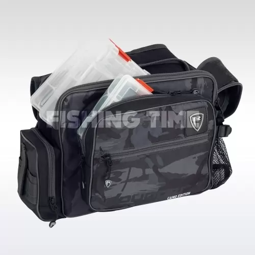Voyager® Medium Shoulder Bag Pergetőtáska